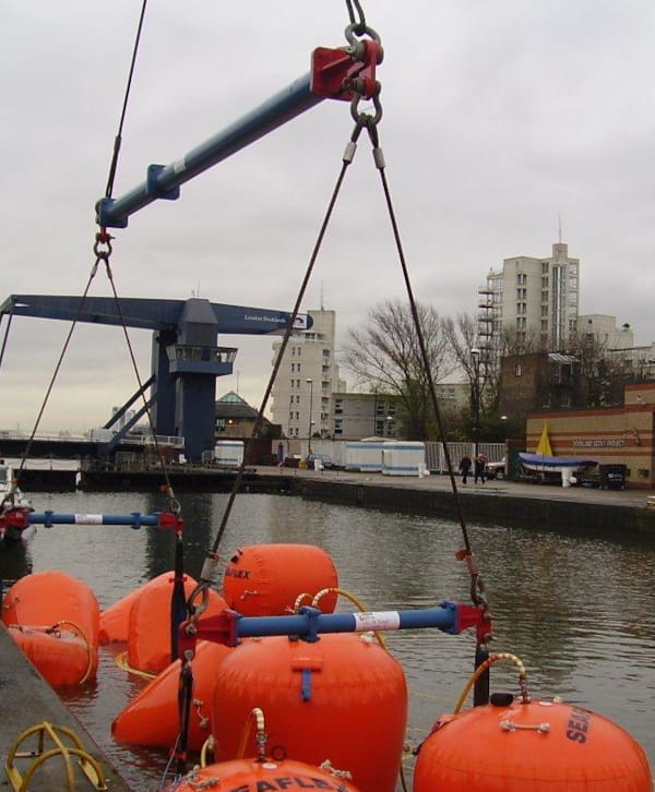 Sectionlift 3 Beam Rig Being Used To Recover A Sunken Barge In London Docklands